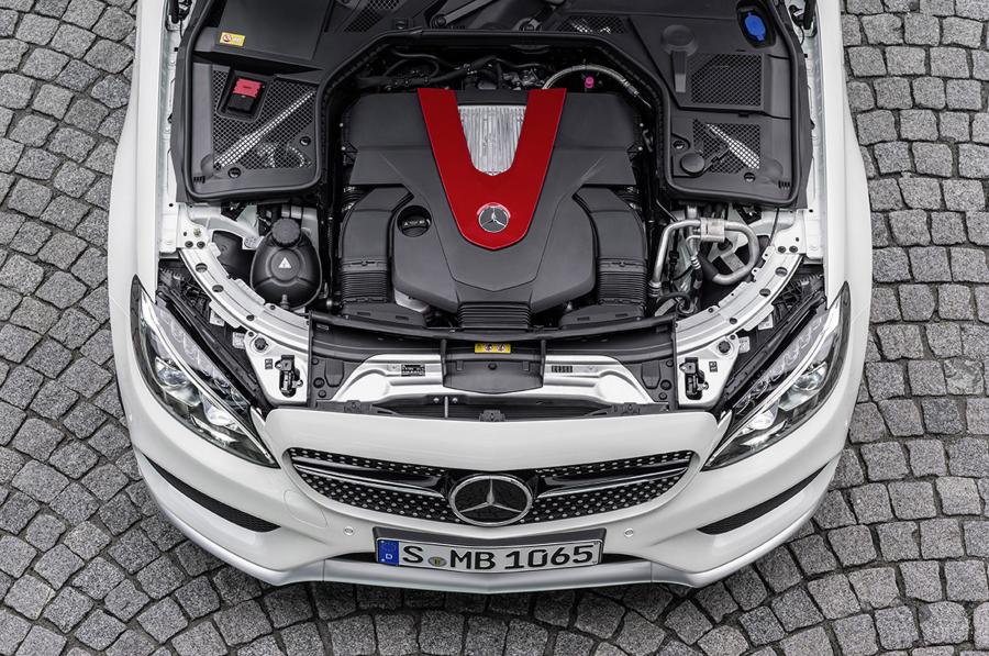Моторный отсек Mercedes-Benz C450 AMG Sport 2015 года  (фото 5 из 31)